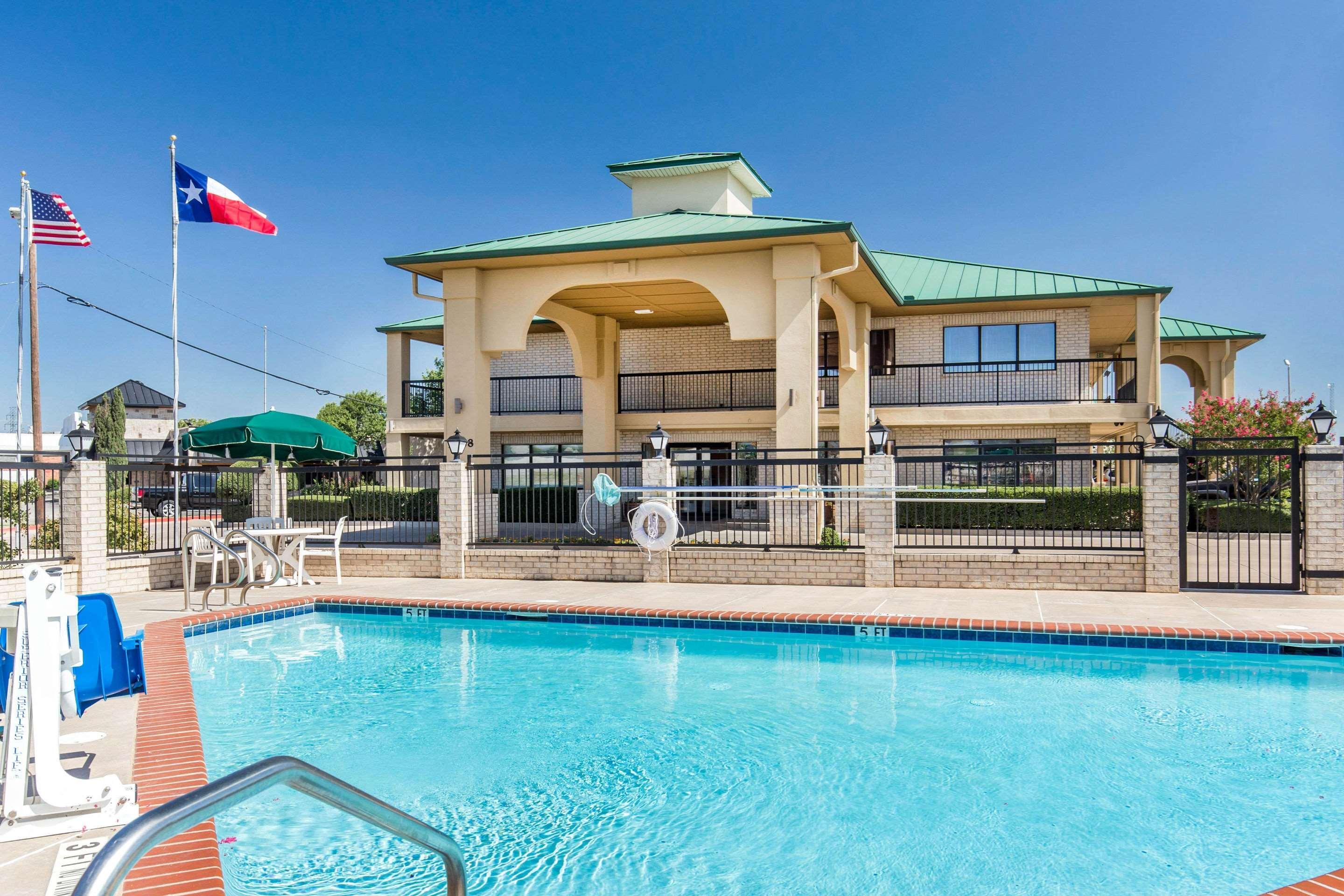 Quality Inn & Suites Abilene Exterior photo