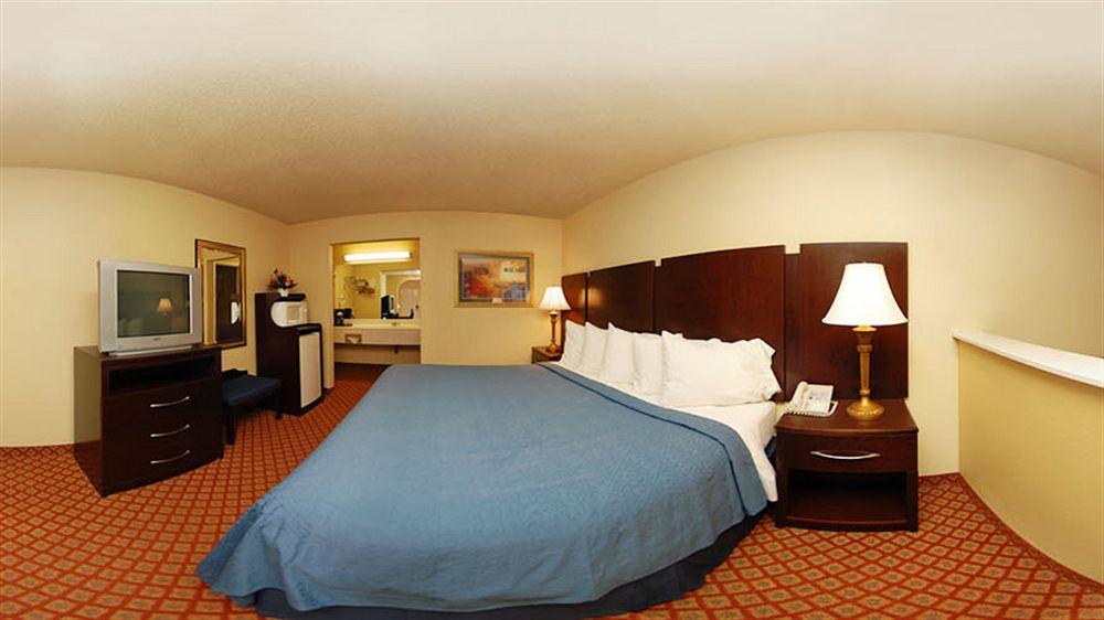 Quality Inn & Suites Abilene Exterior photo