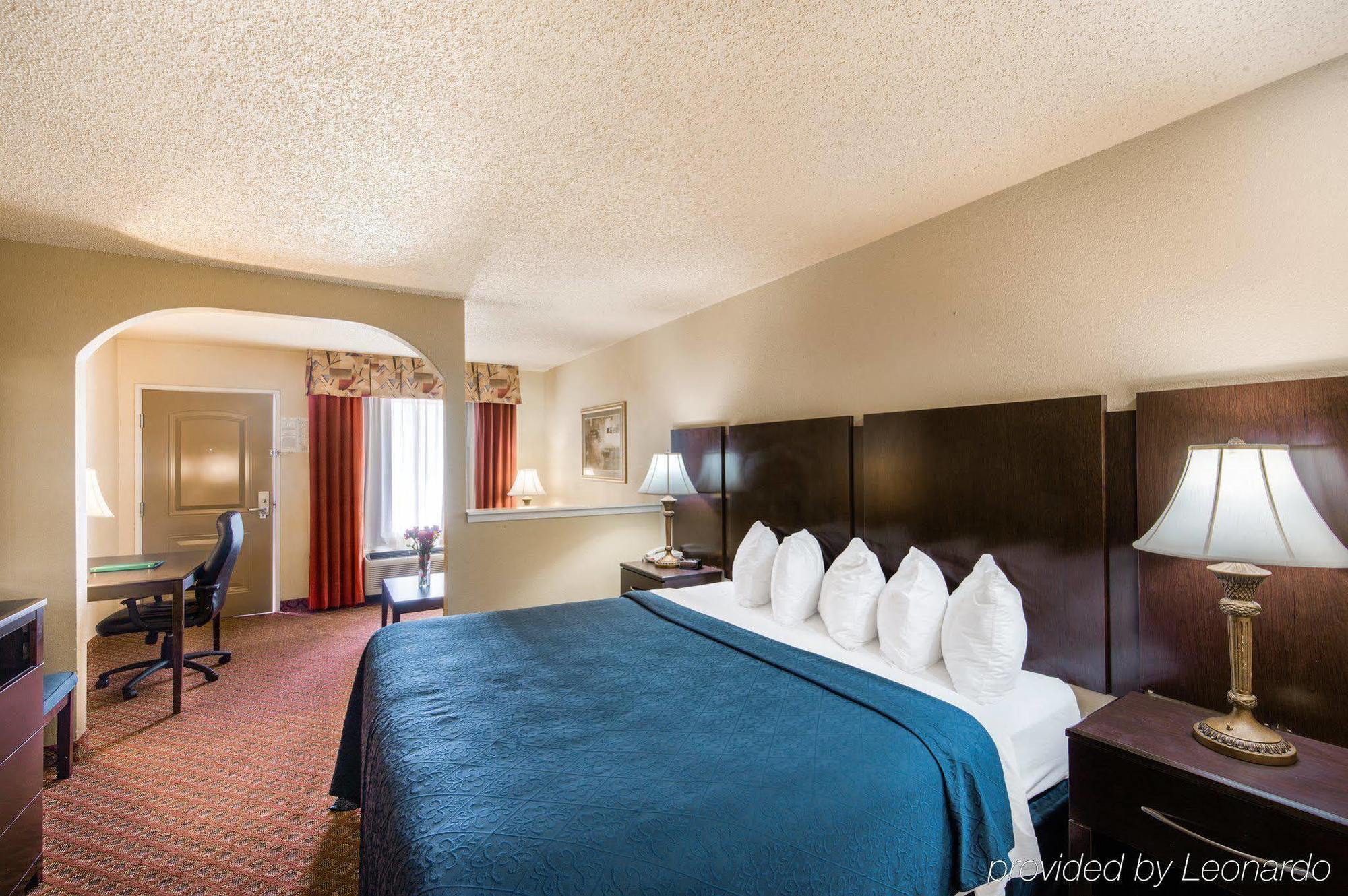 Quality Inn & Suites Abilene Exterior photo