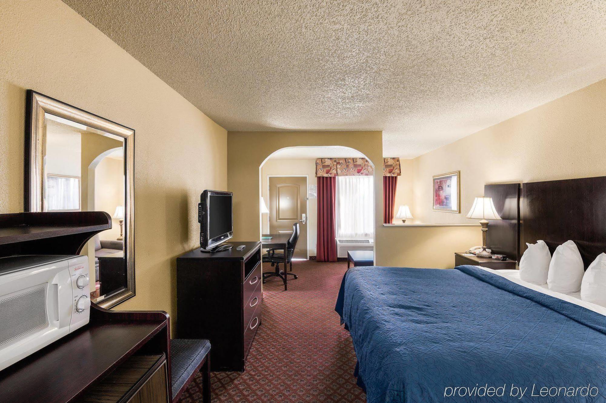 Quality Inn & Suites Abilene Exterior photo