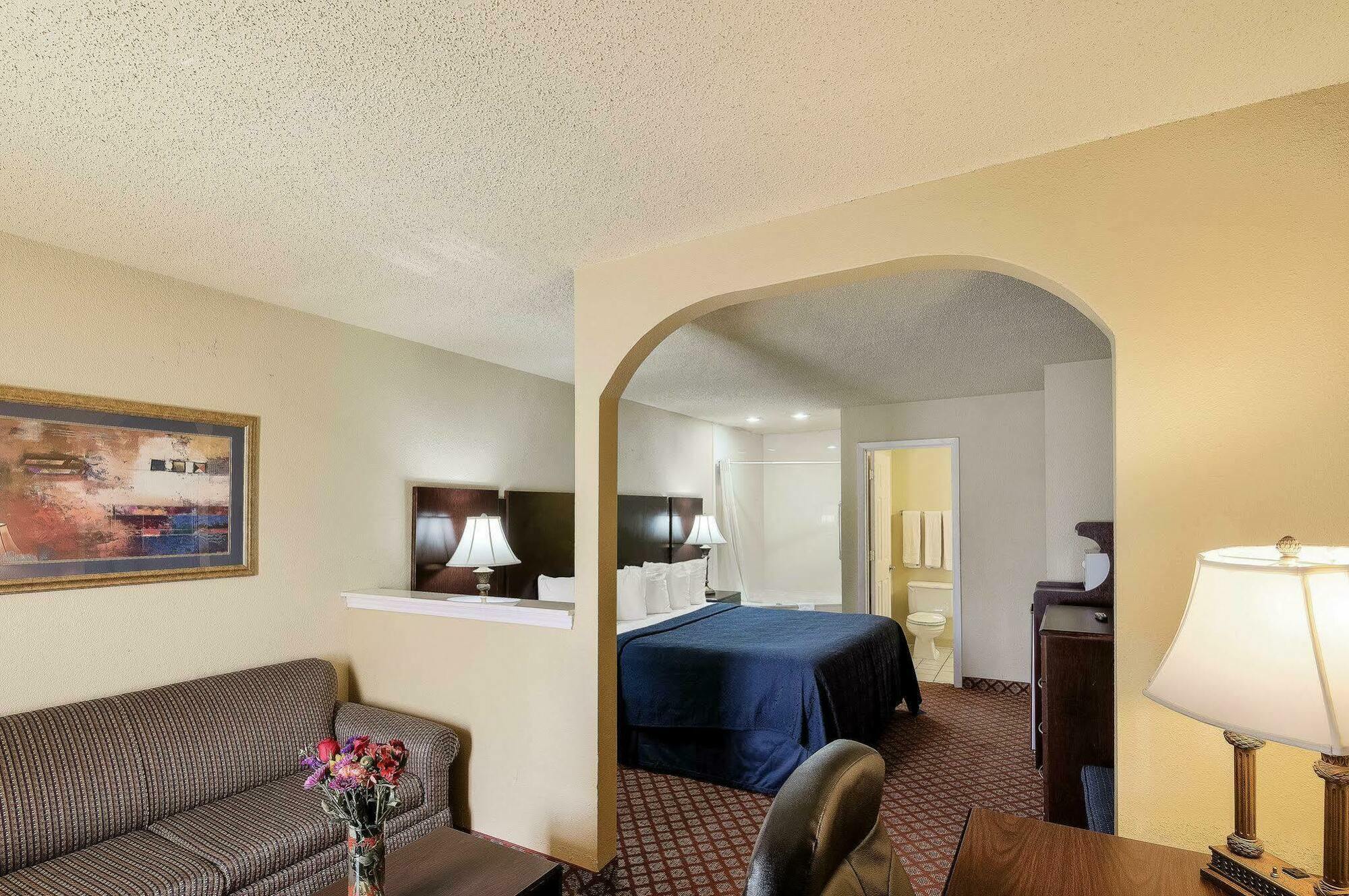 Quality Inn & Suites Abilene Exterior photo